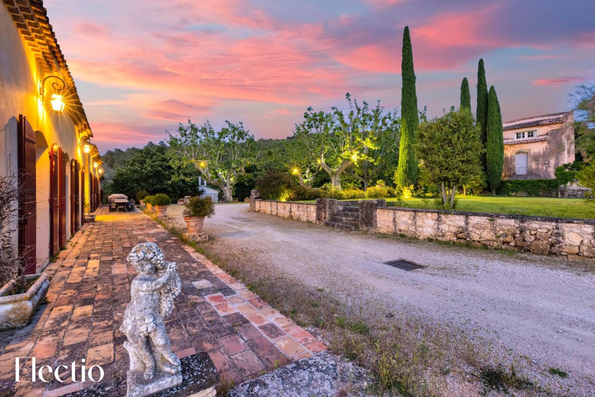 Апарт отель Bastide Domaine Tour Campanets Ле-Пюи-Сент-Репарад Экстерьер фото