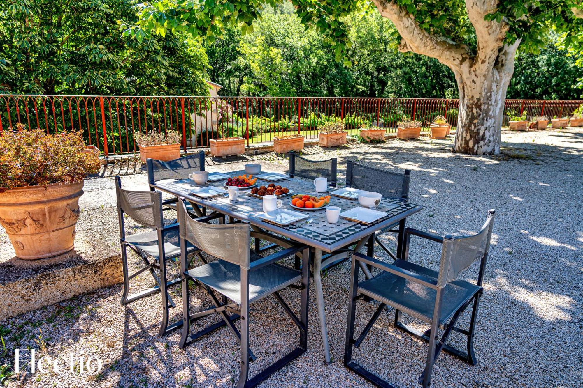 Апарт отель Bastide Domaine Tour Campanets Ле-Пюи-Сент-Репарад Экстерьер фото